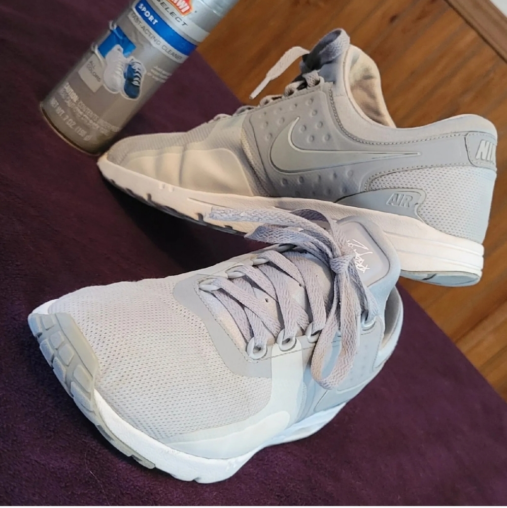 Nike Air Max Zero Women's Size 9.5.(White/Pure Platinum)